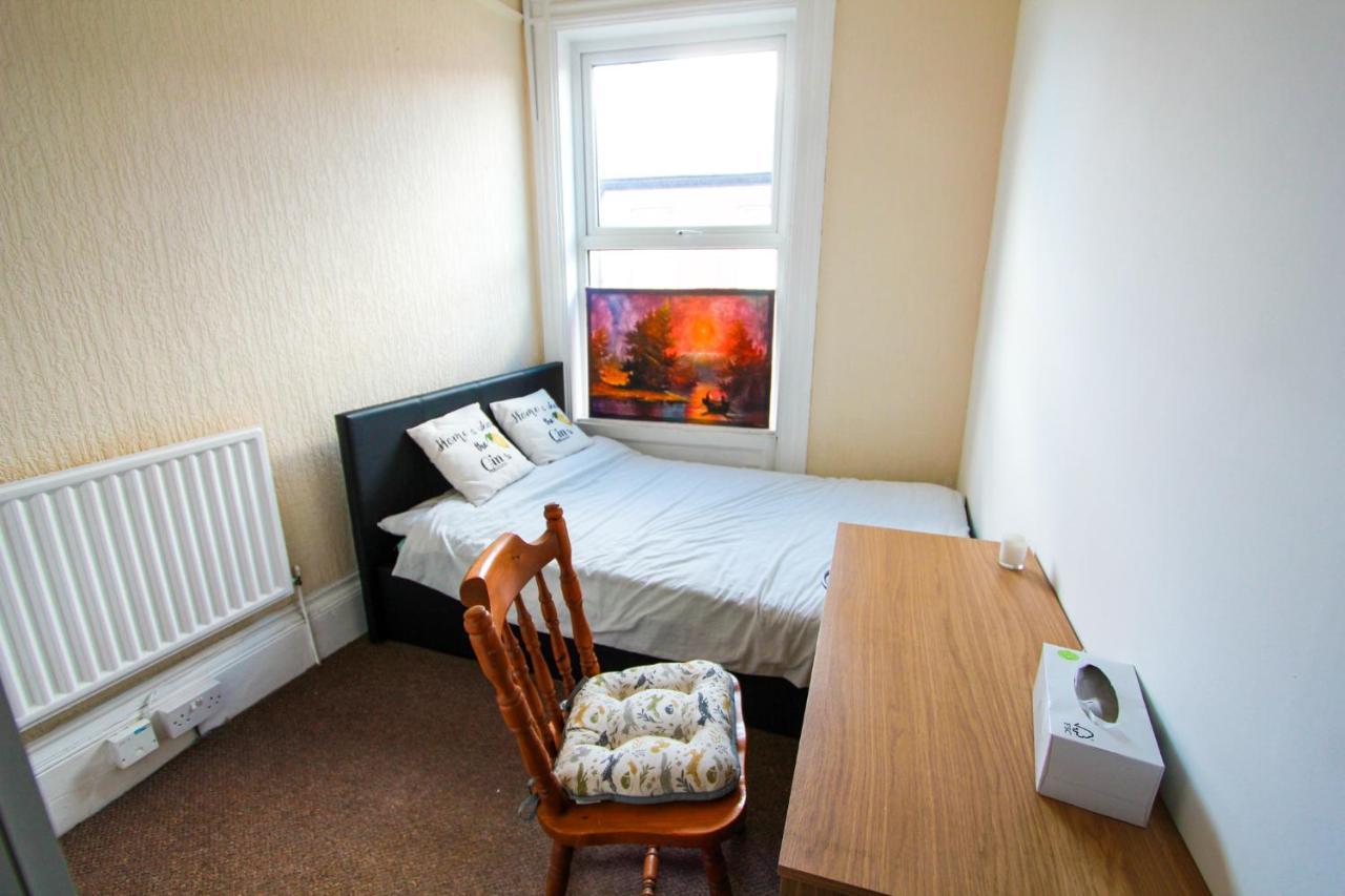 Central Bolton Accommodation Exterior photo