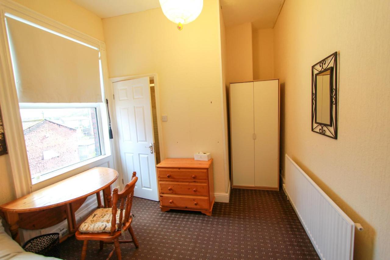 Central Bolton Accommodation Exterior photo
